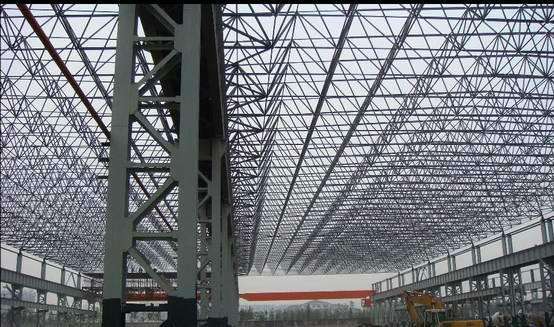 钢网架结构是高次超静定结构体系